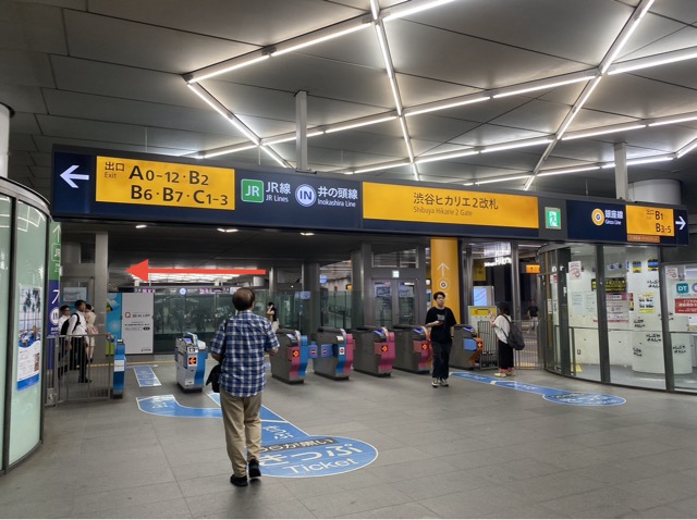 東横線 渋谷駅 渋谷ヒカリエ２改札を出て左に行きます。（C2出口を目指して行きます。）