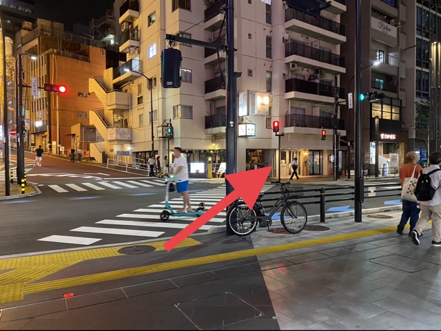 こちらの角のビルがカーサ渋谷です。